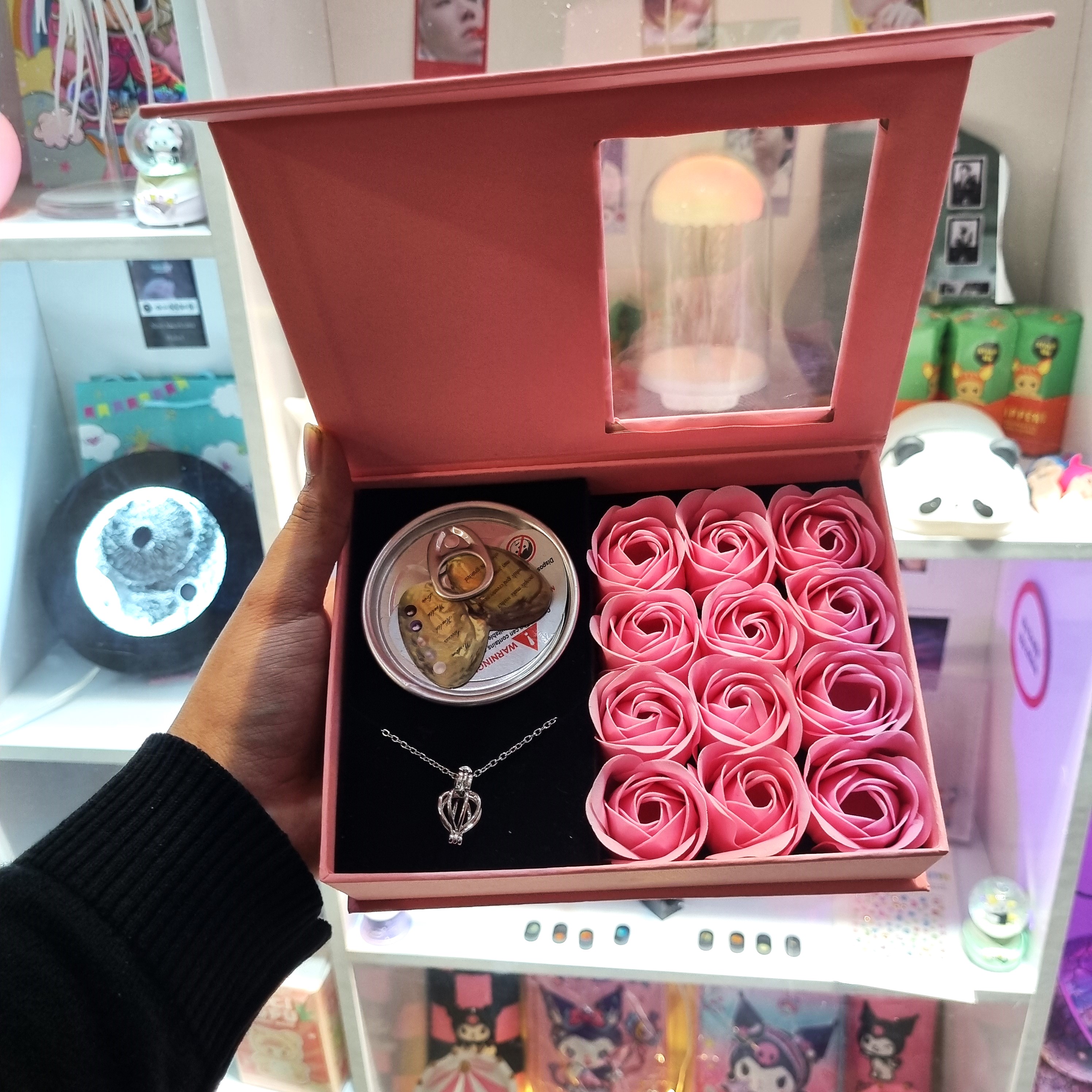 باکس گل گردنبند مروارید عشق