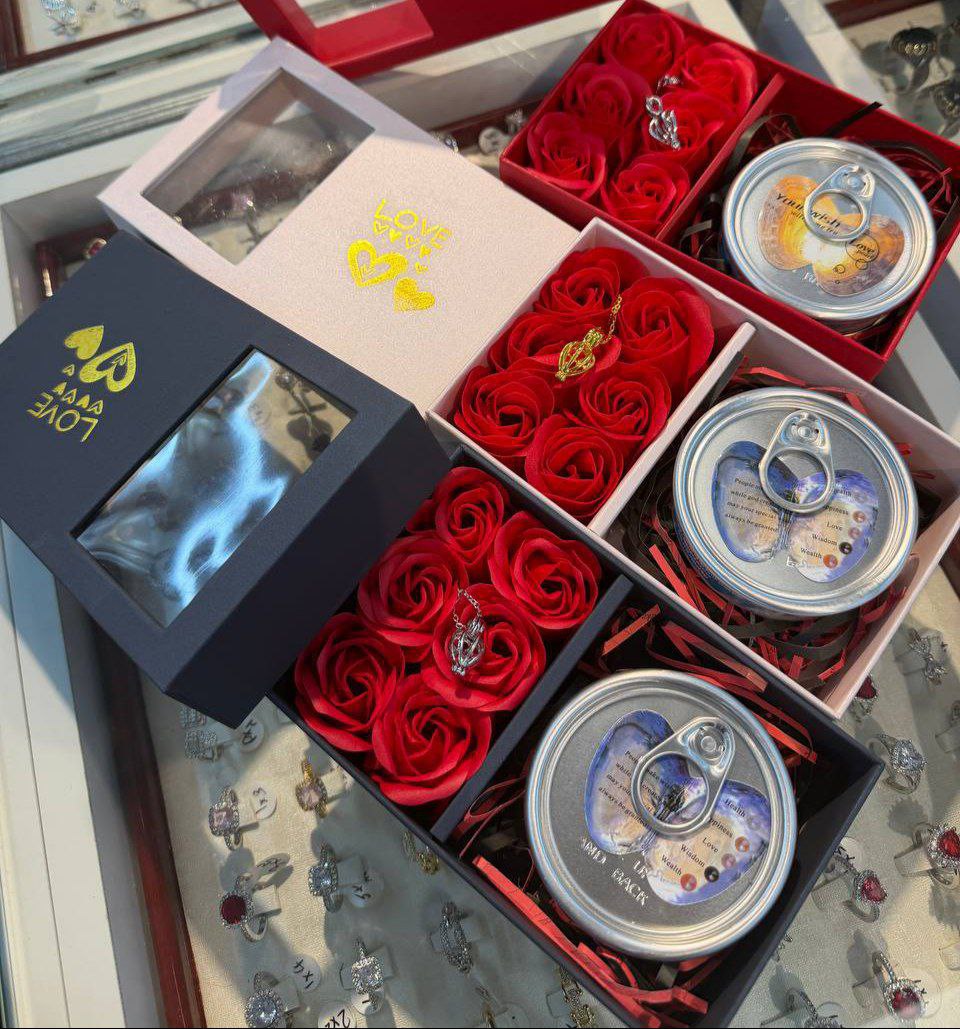 باکس گل گردنبند مروارید عشق ۲